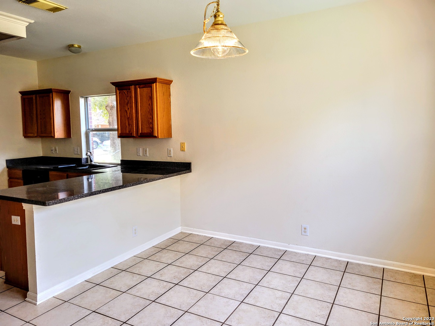 939 RIVER ROCK