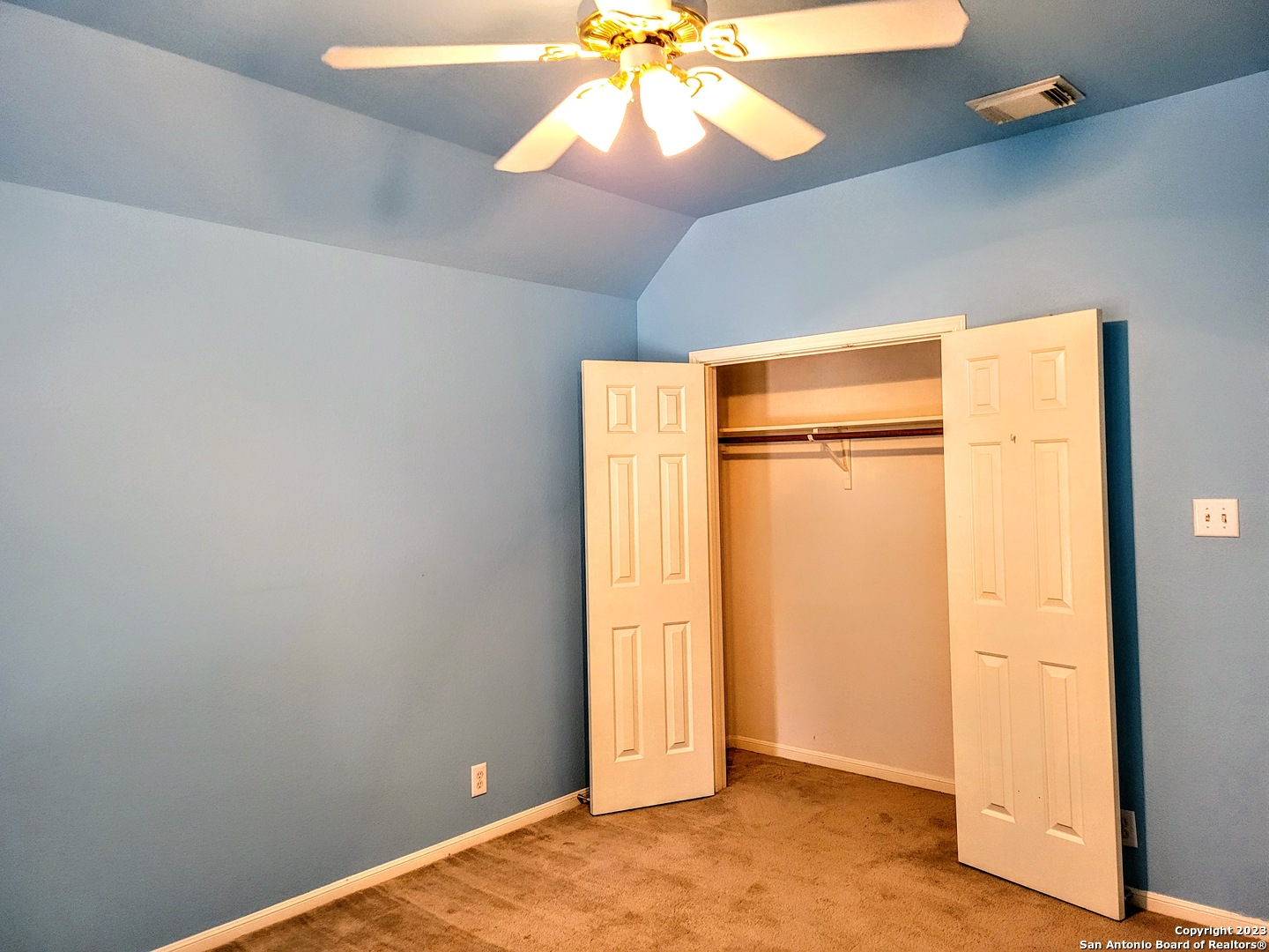 939 RIVER ROCK