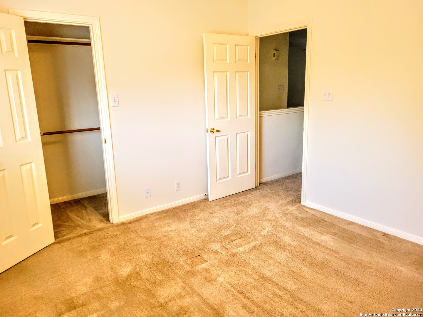 939 RIVER ROCK