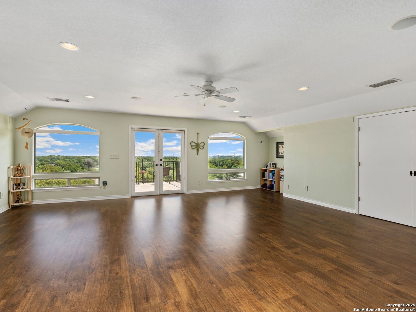 554 LAKEVIEW BLVD