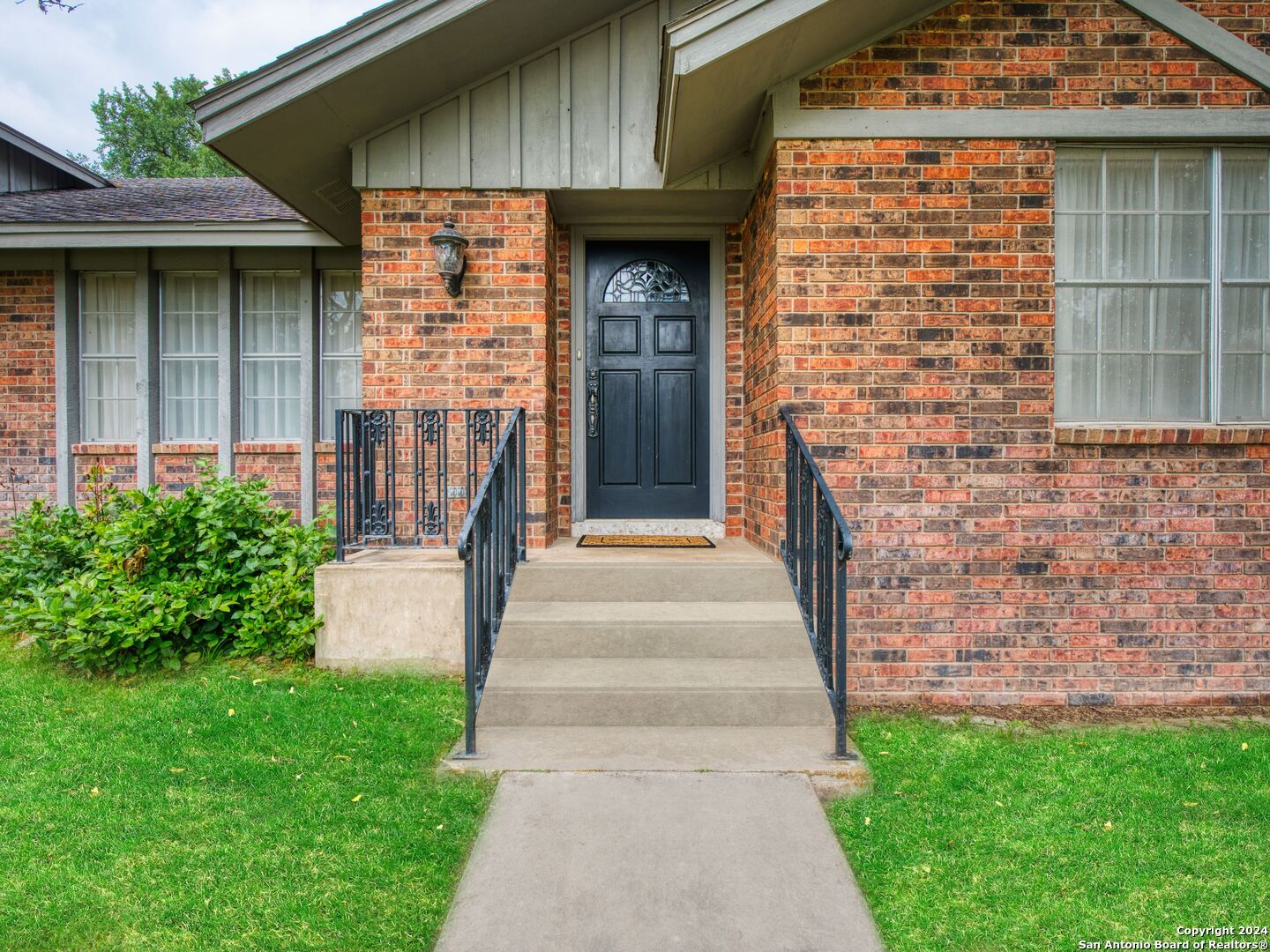2 SIERRA DR