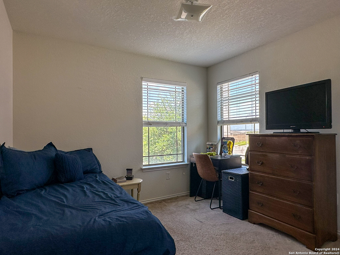 5713 COLUMBIA