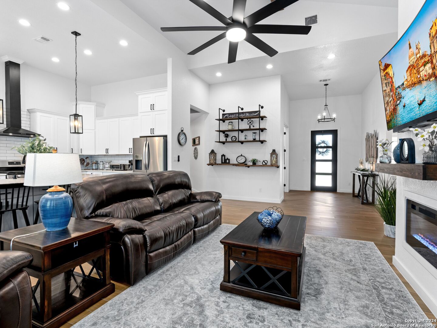 2437 KOOKABURRA DR