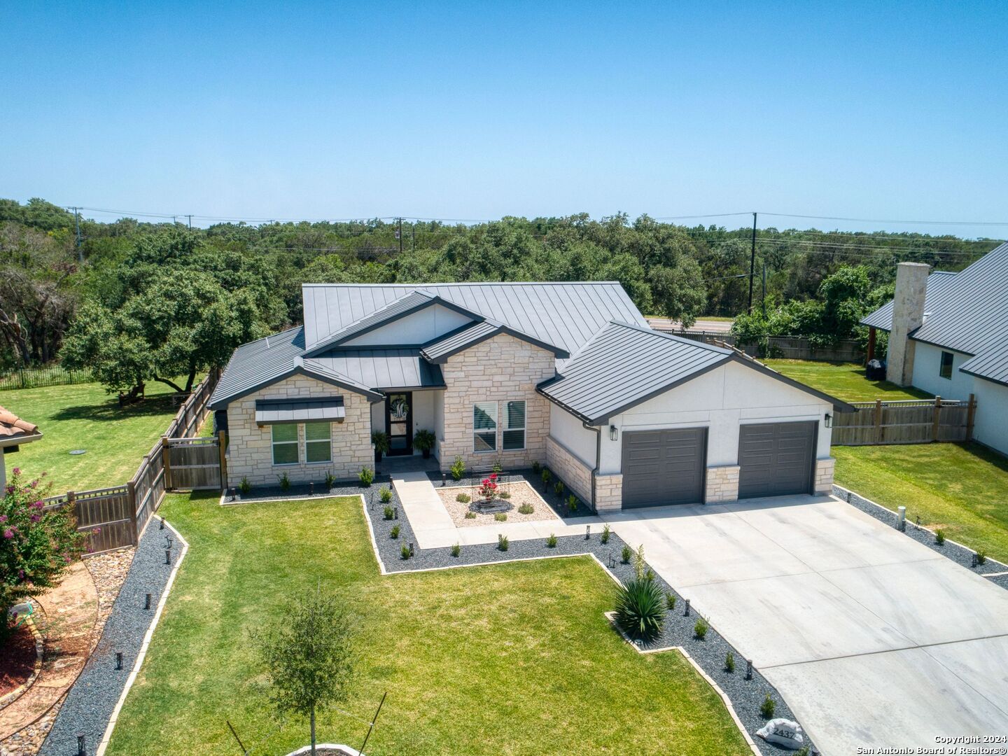 2437 KOOKABURRA DR