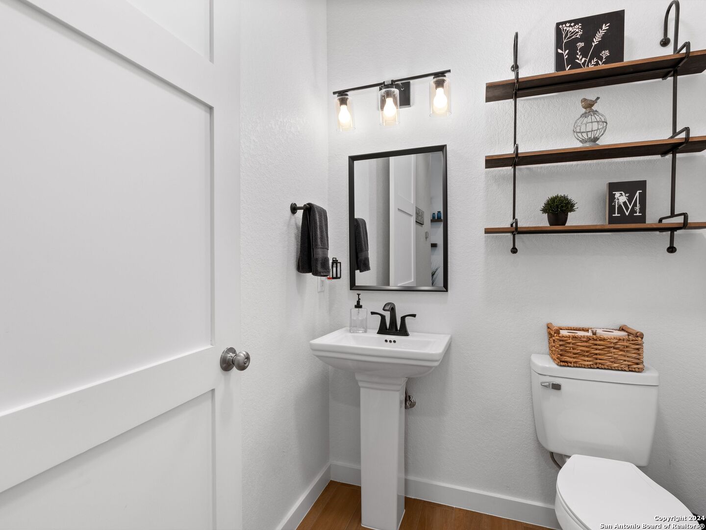 2437 KOOKABURRA DR