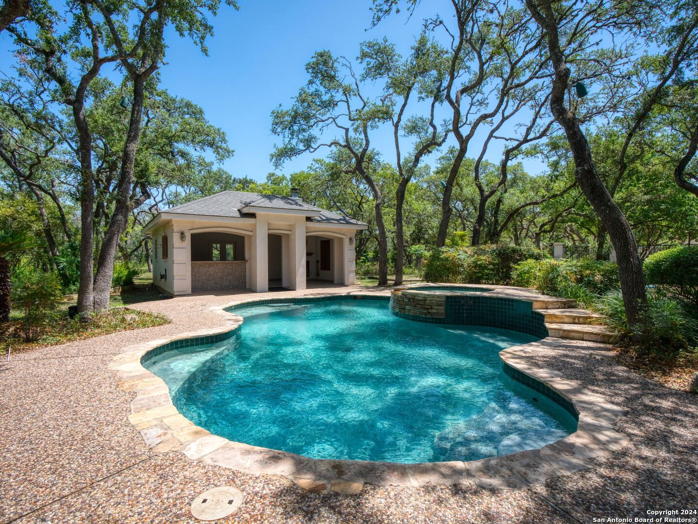 2207 ESTATE VIEW DR