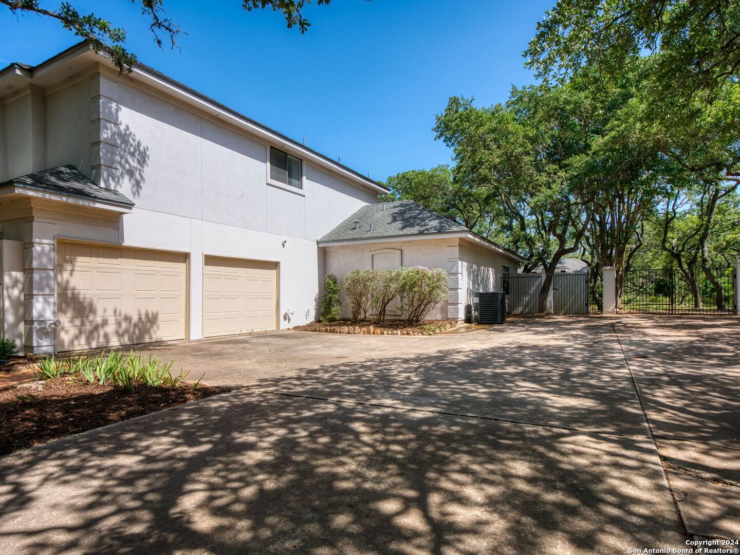 2207 ESTATE VIEW DR