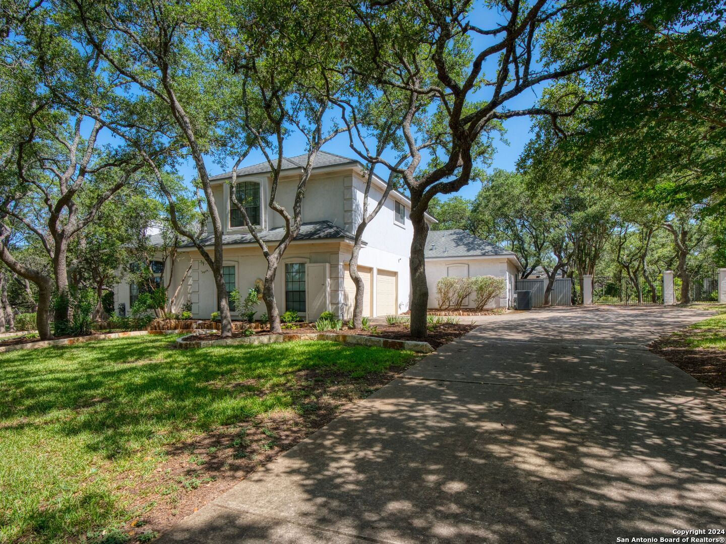 2207 ESTATE VIEW DR
