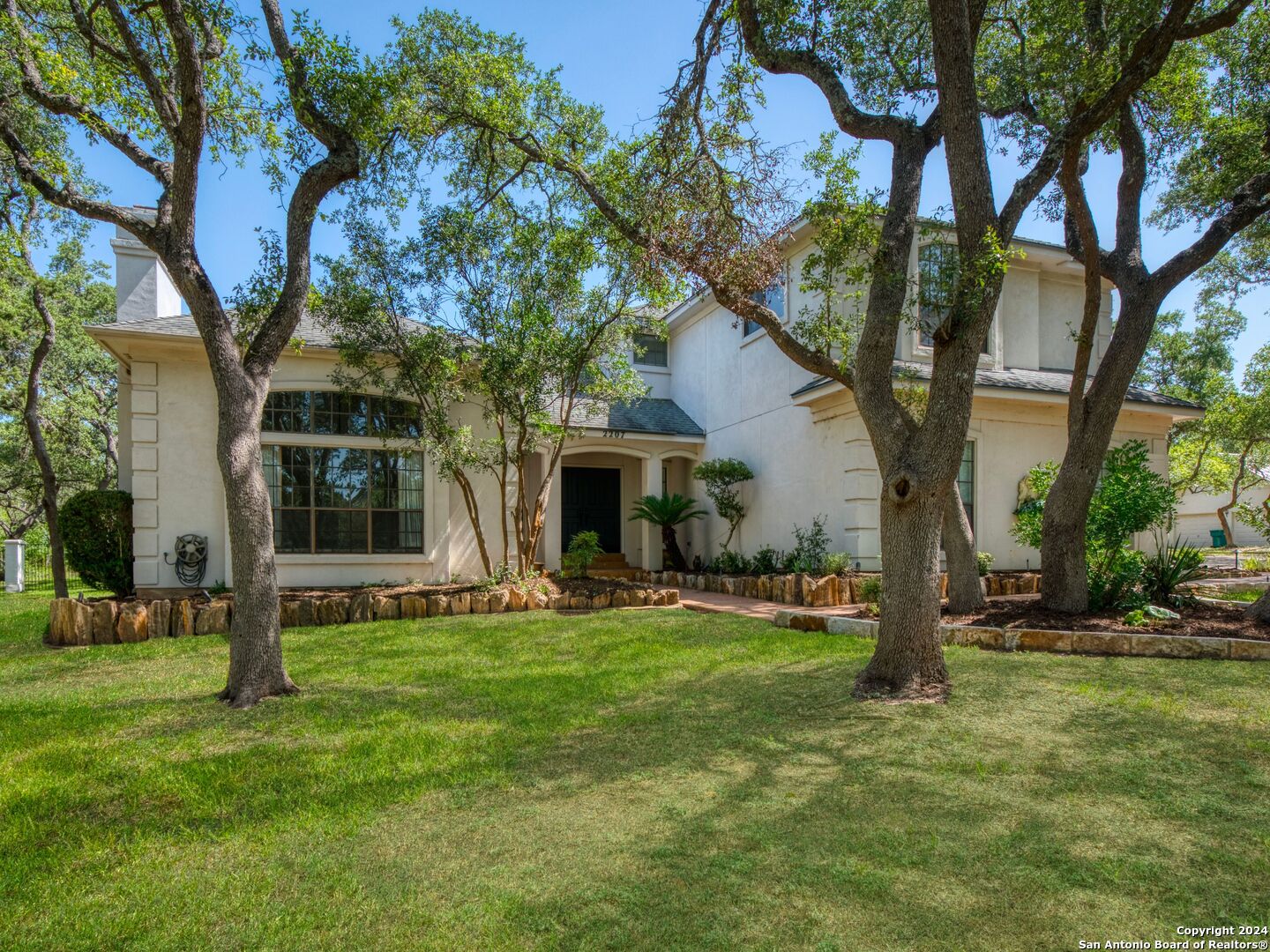 2207 ESTATE VIEW DR