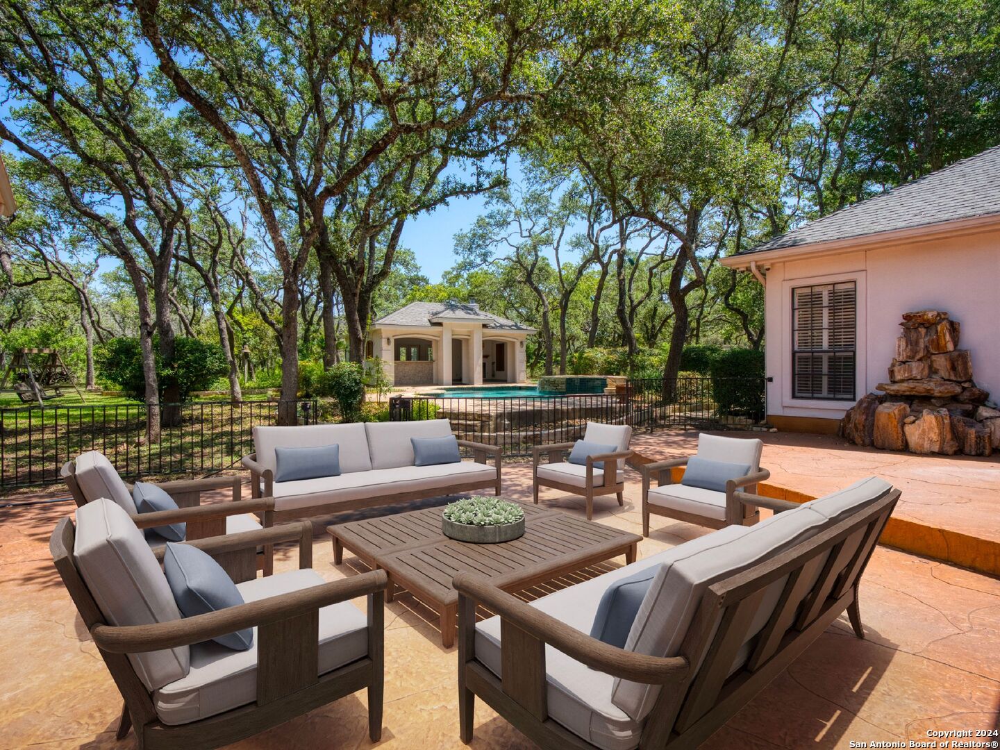 2207 ESTATE VIEW DR