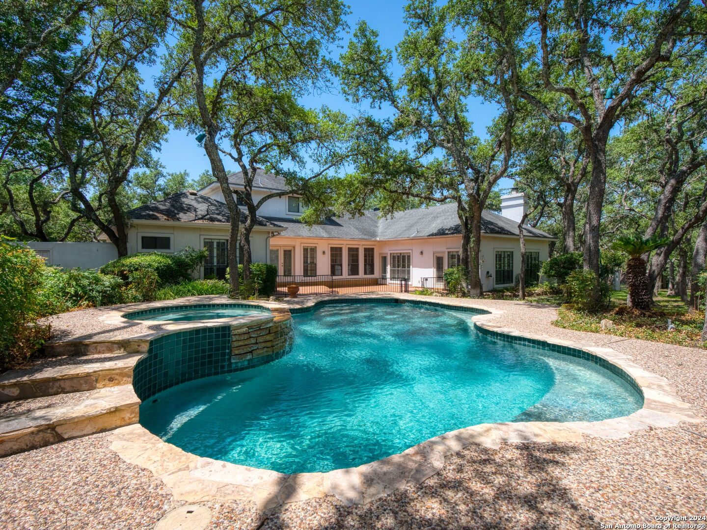 2207 ESTATE VIEW DR