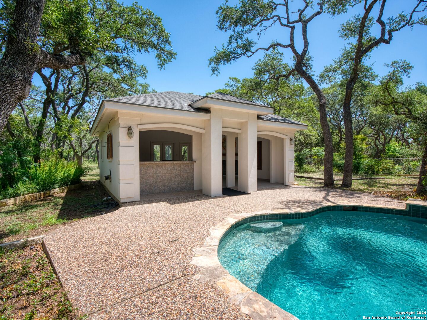 2207 ESTATE VIEW DR
