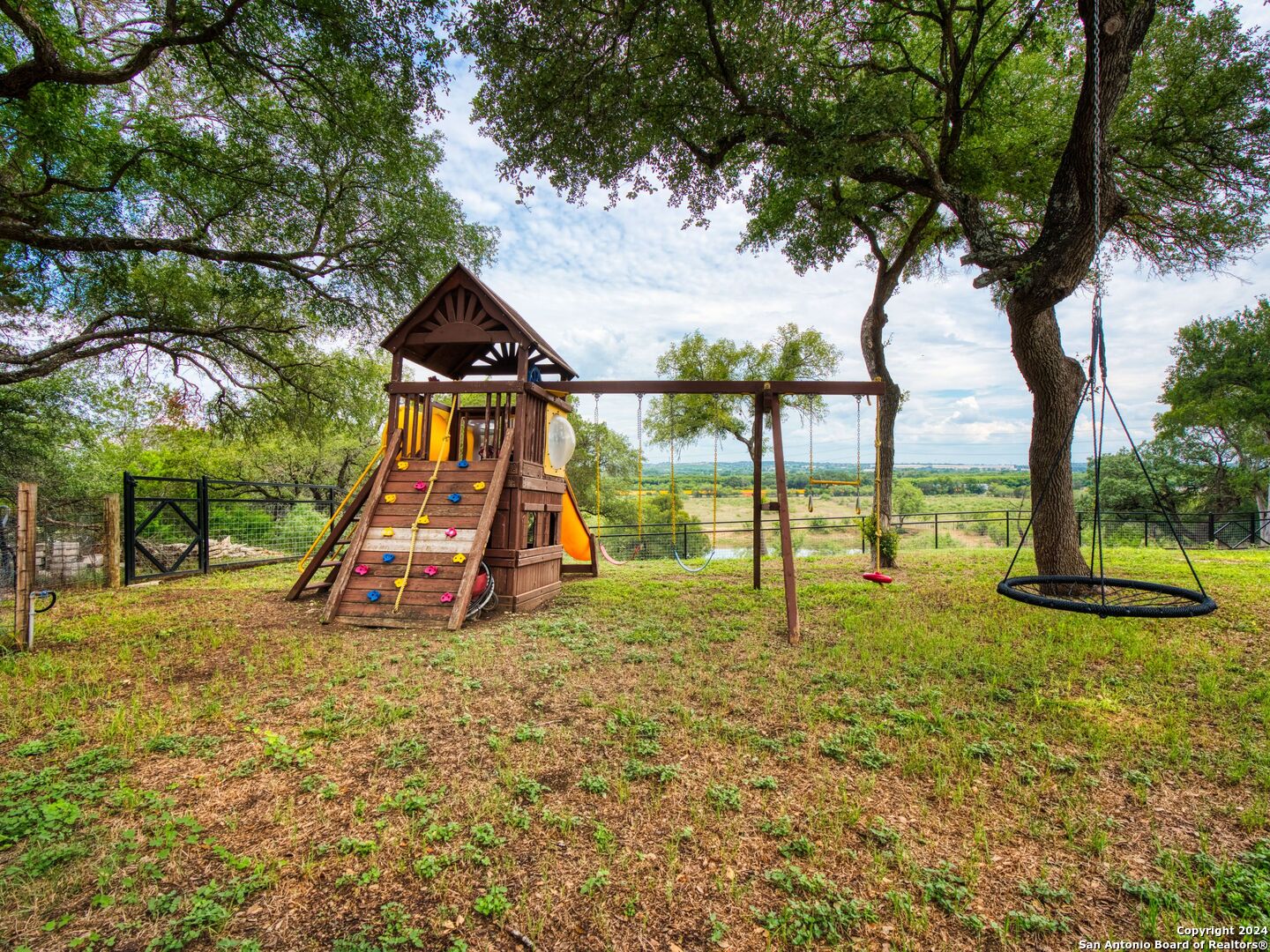 1141 ROSE LN