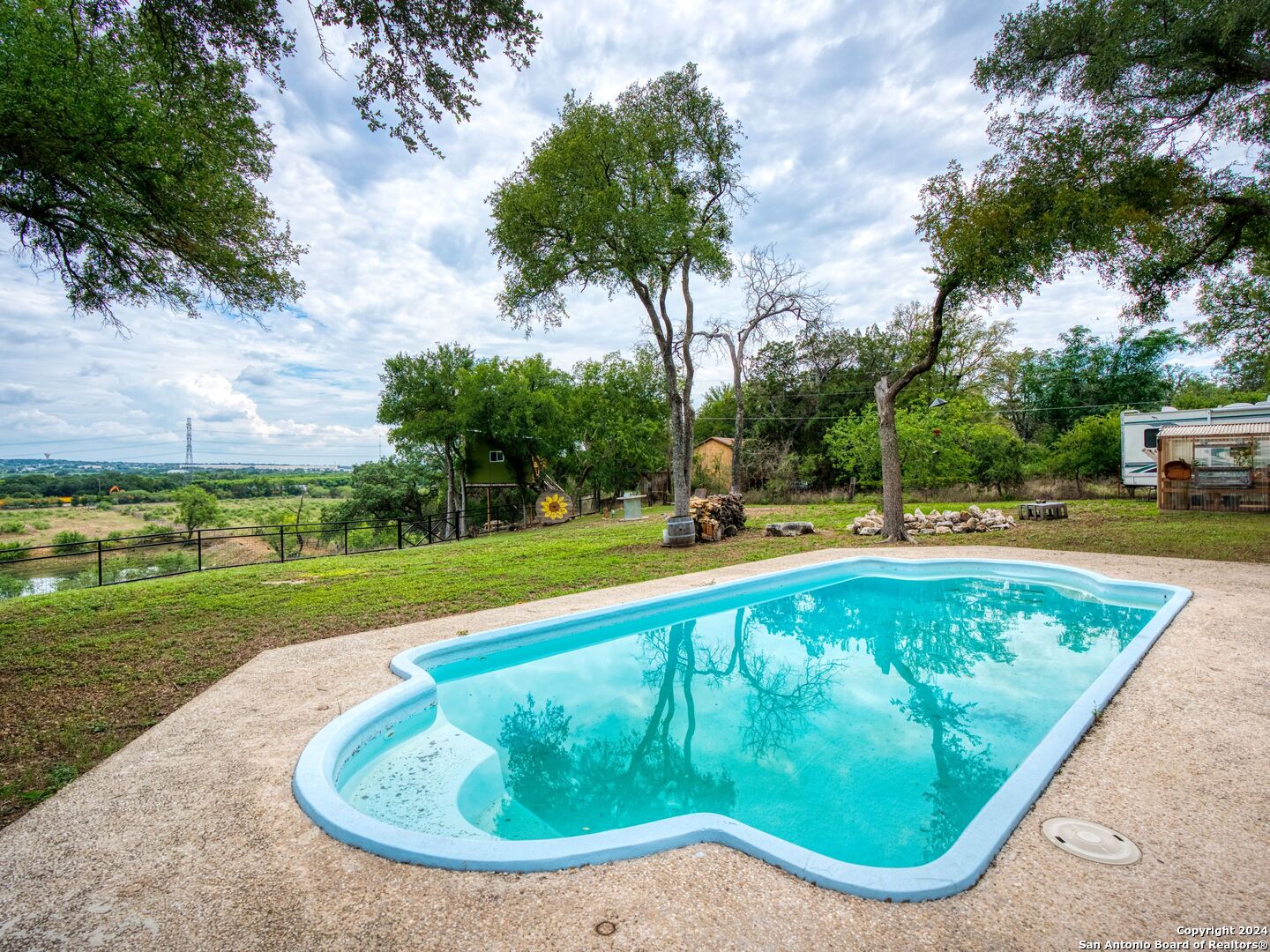 1141 ROSE LN