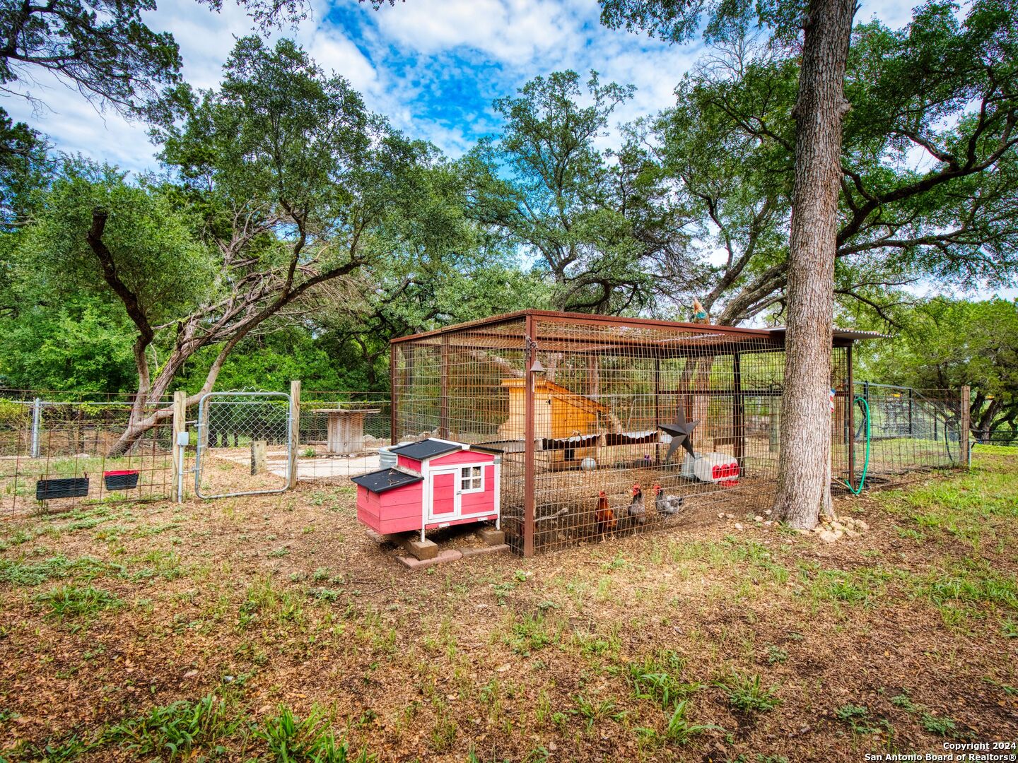 1141 ROSE LN