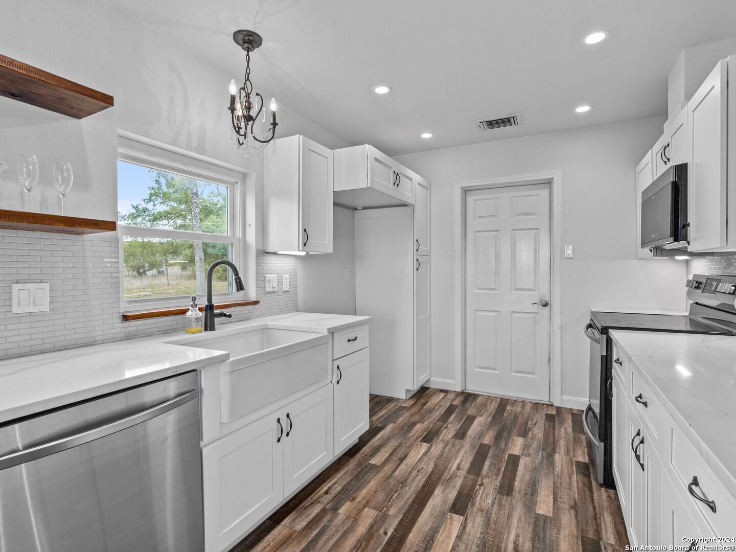 1141 ROSE LN