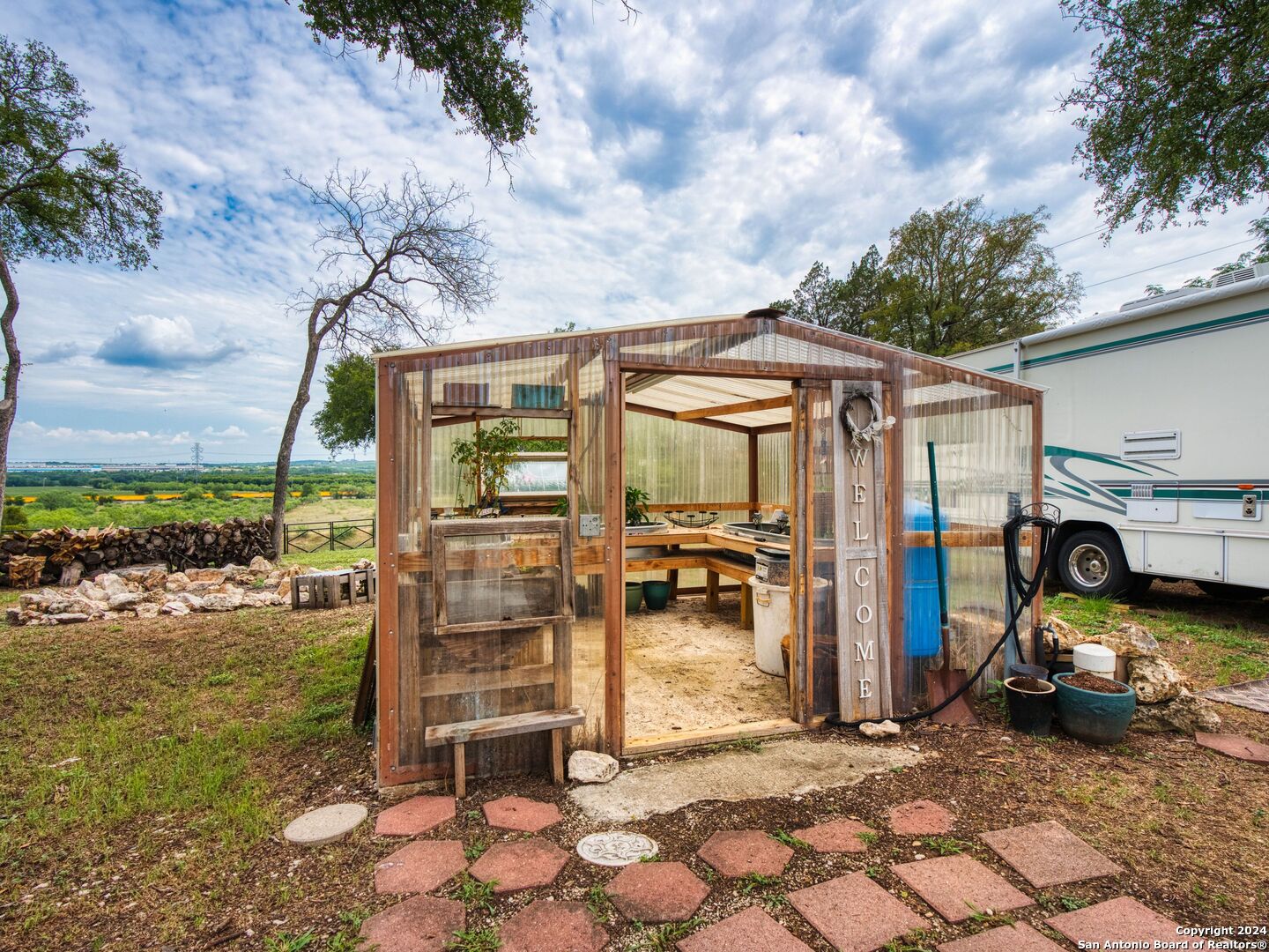 1141 ROSE LN