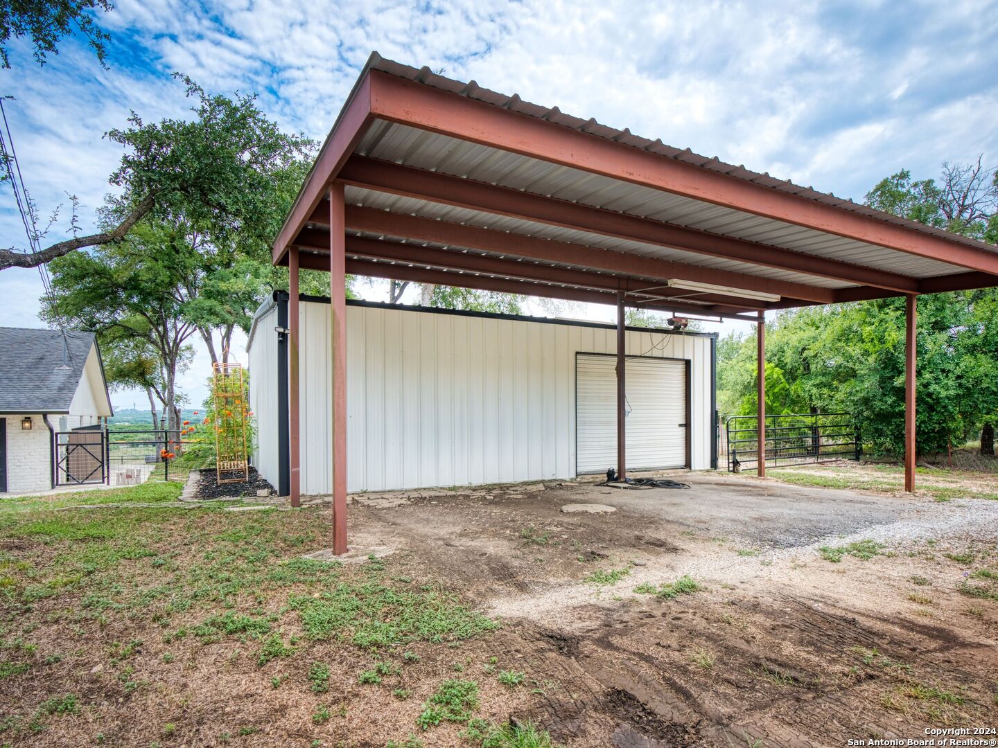 1141 ROSE LN