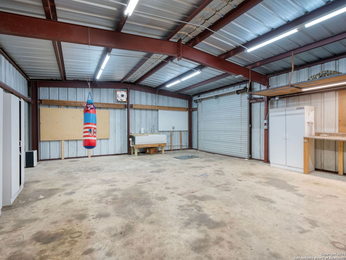 1141 ROSE LN