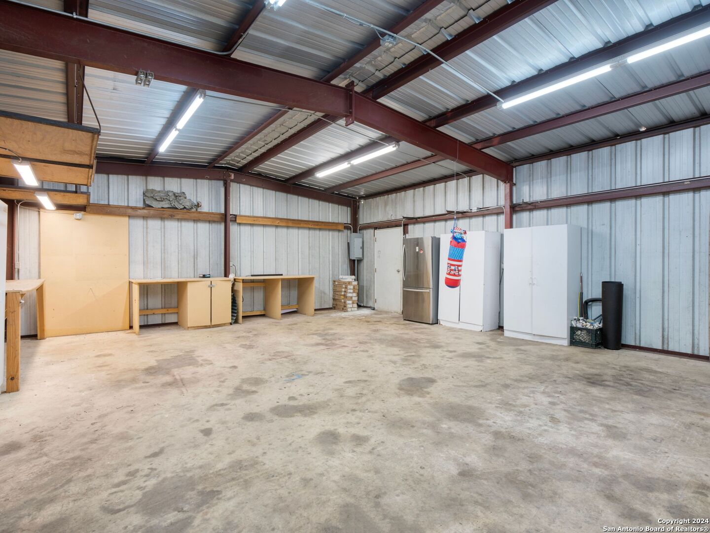 1141 ROSE LN