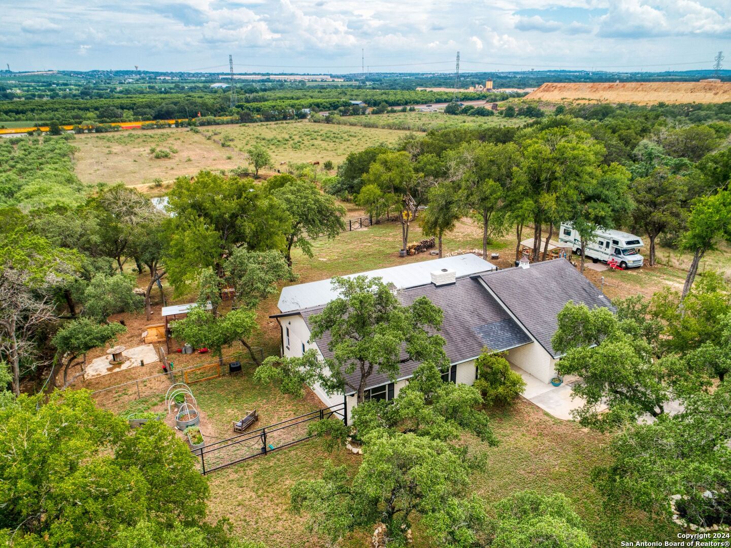 1141 ROSE LN