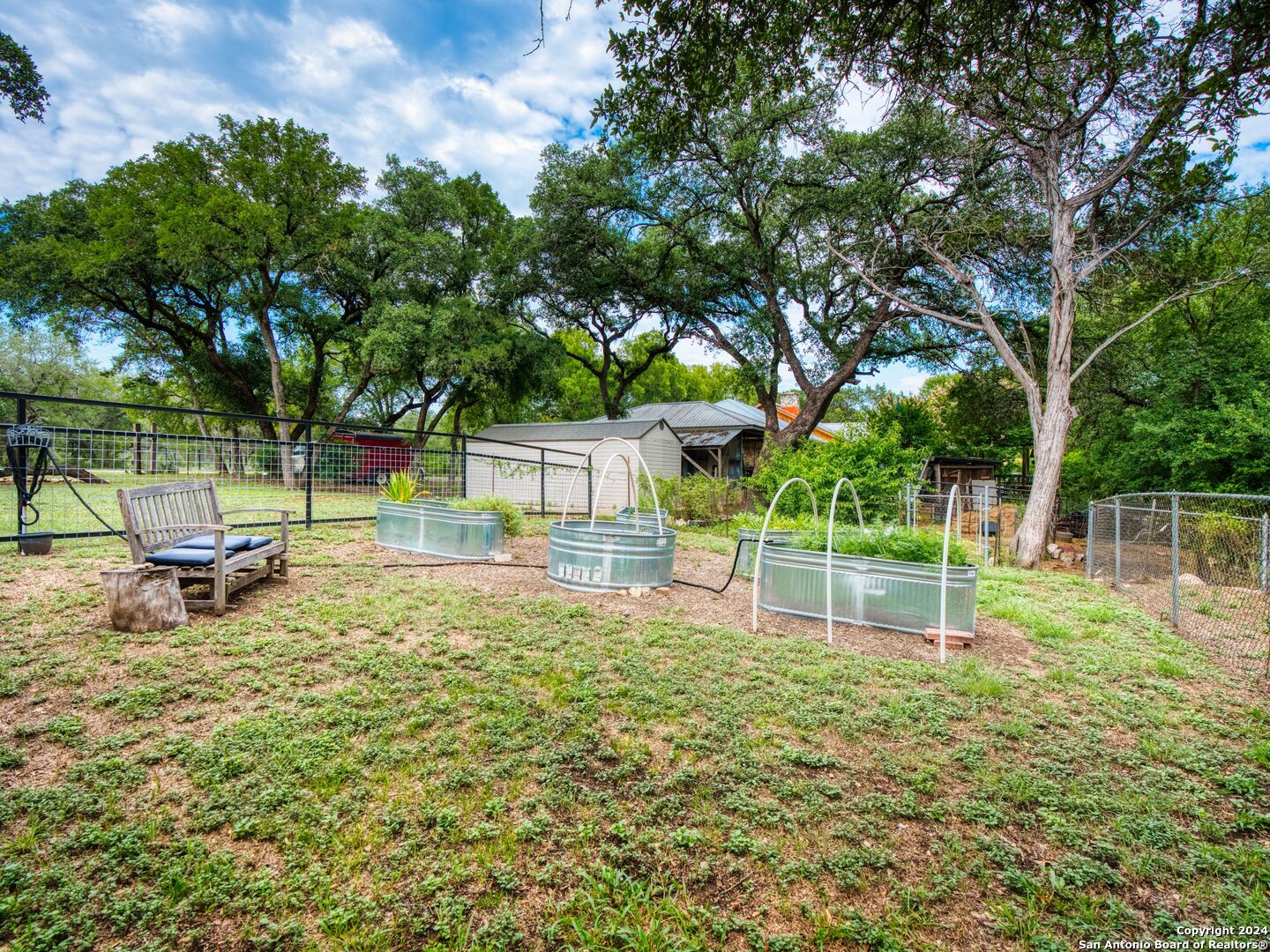 1141 ROSE LN