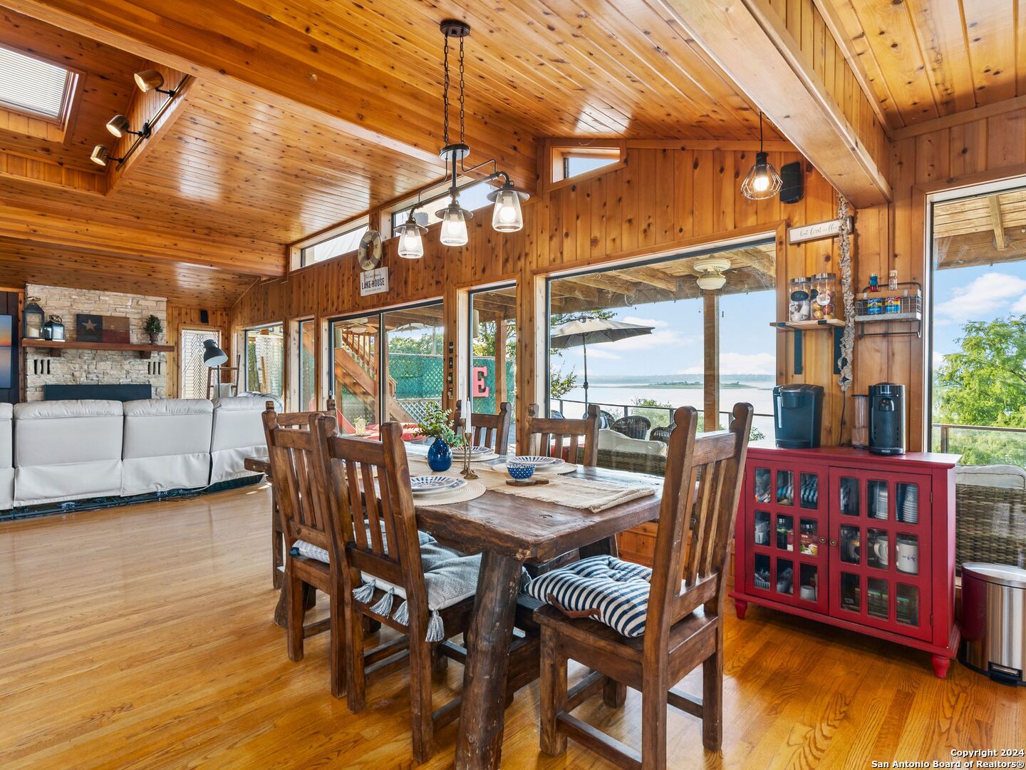 2988 COLLEEN DR