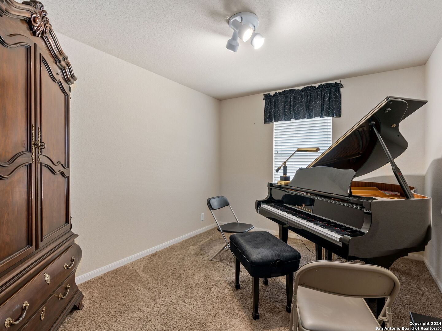2453 IBIS AVE