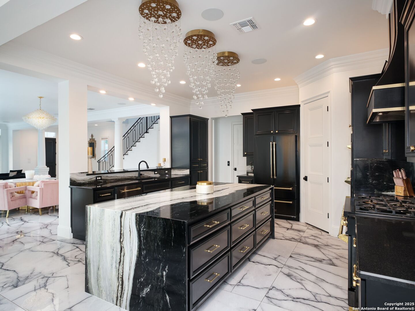 1077 W Mill