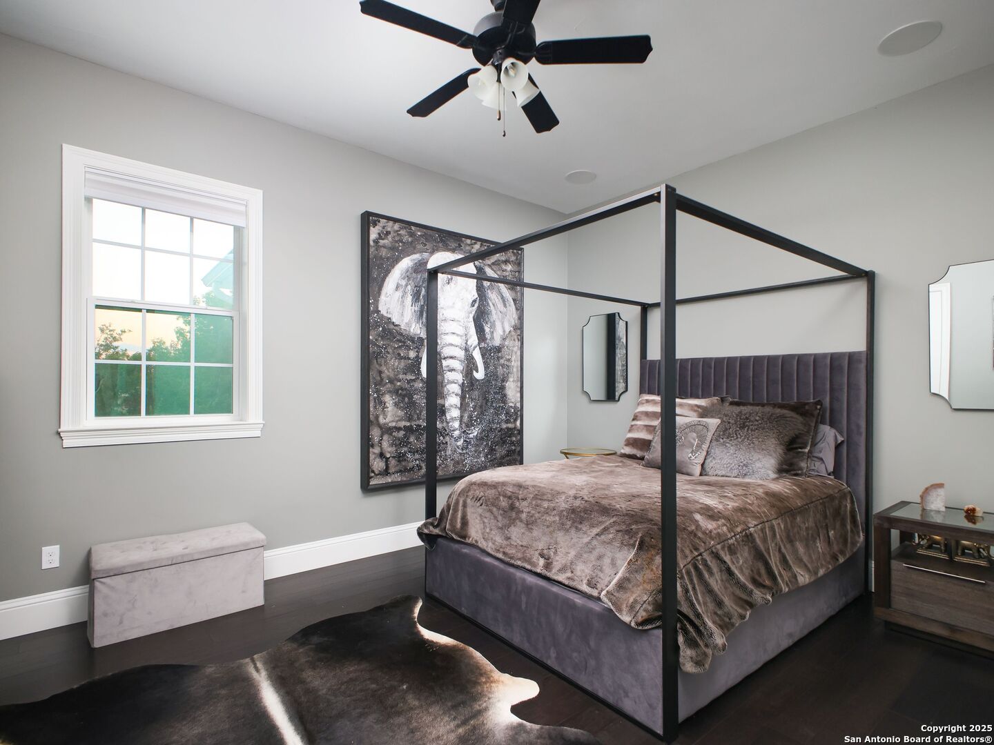 1077 W Mill