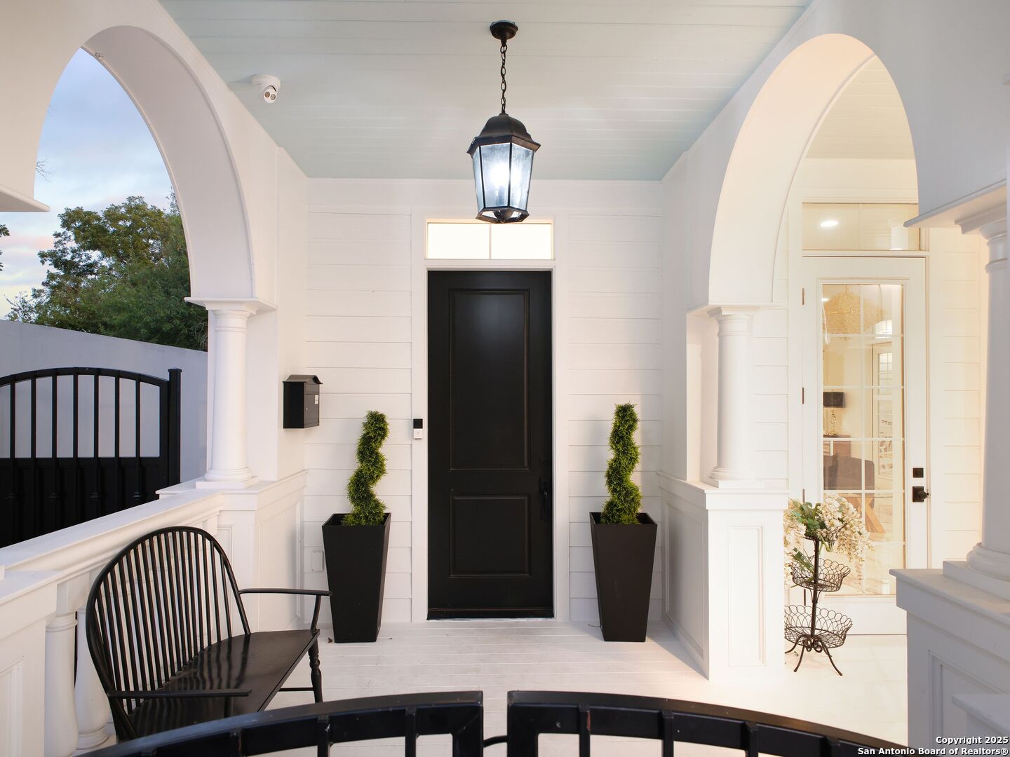 1077 W Mill