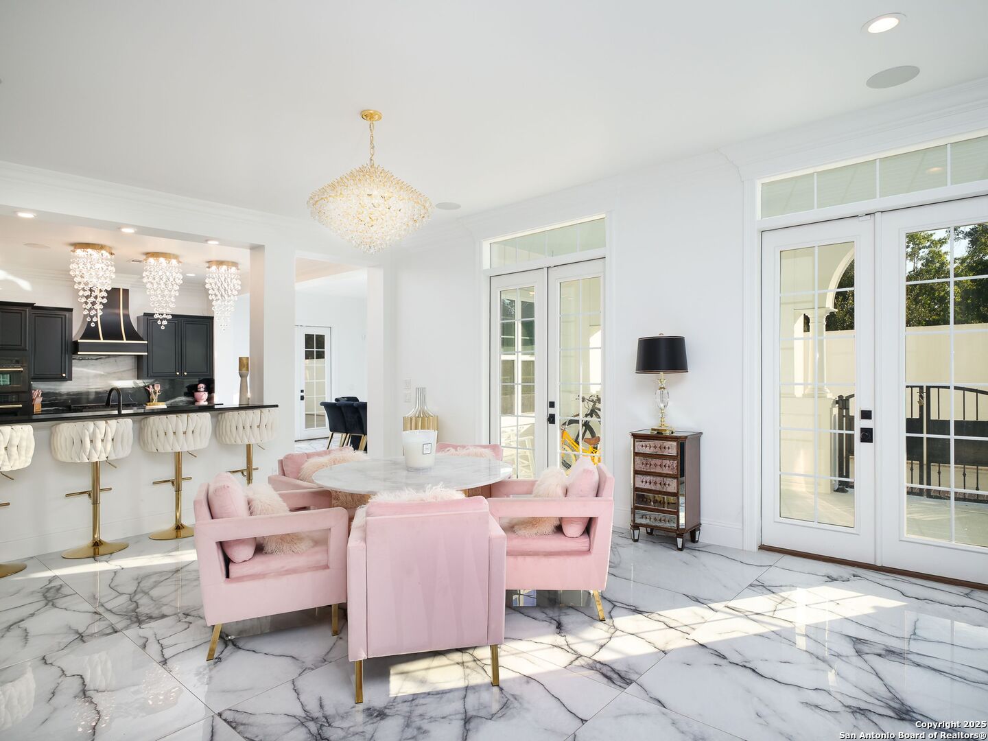 1077 W Mill