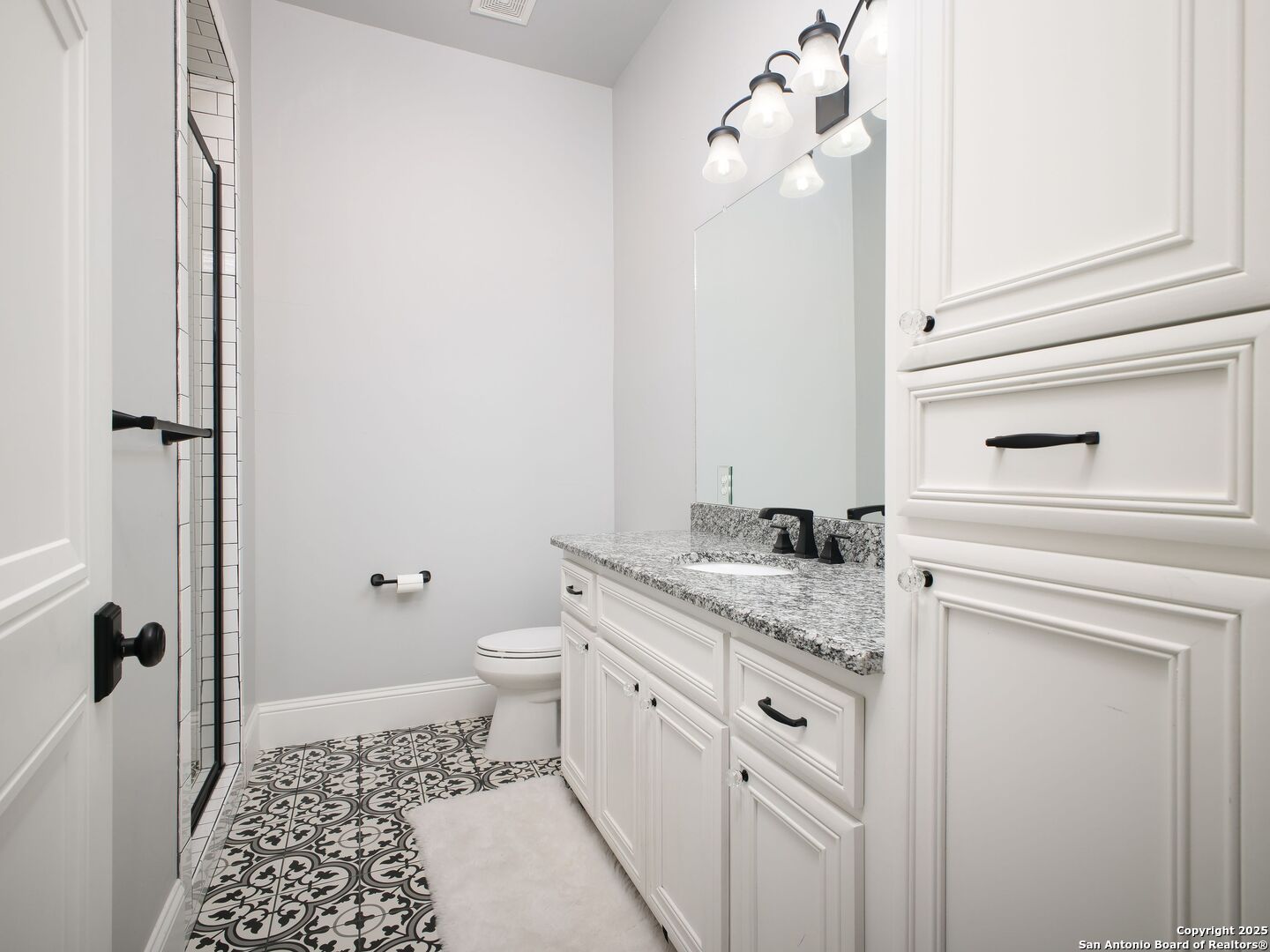 1077 W Mill