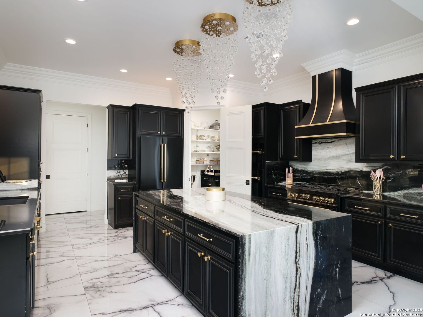 1077 W Mill