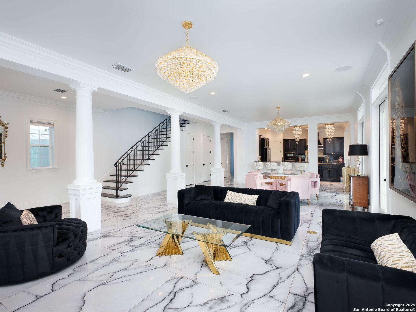 1077 W Mill