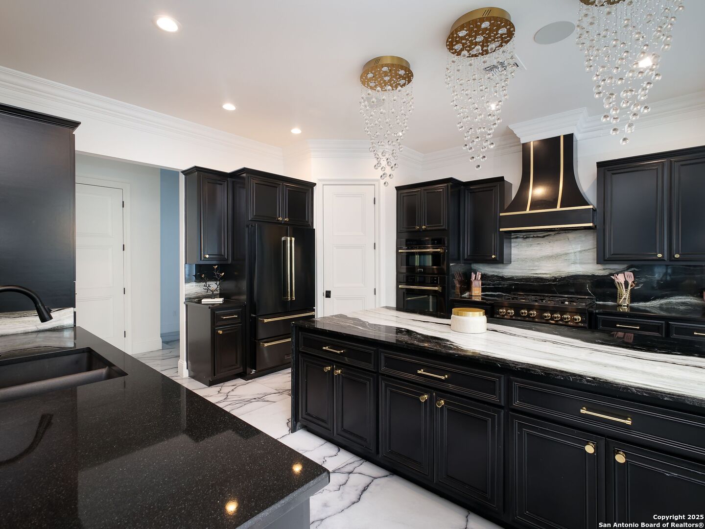 1077 W Mill