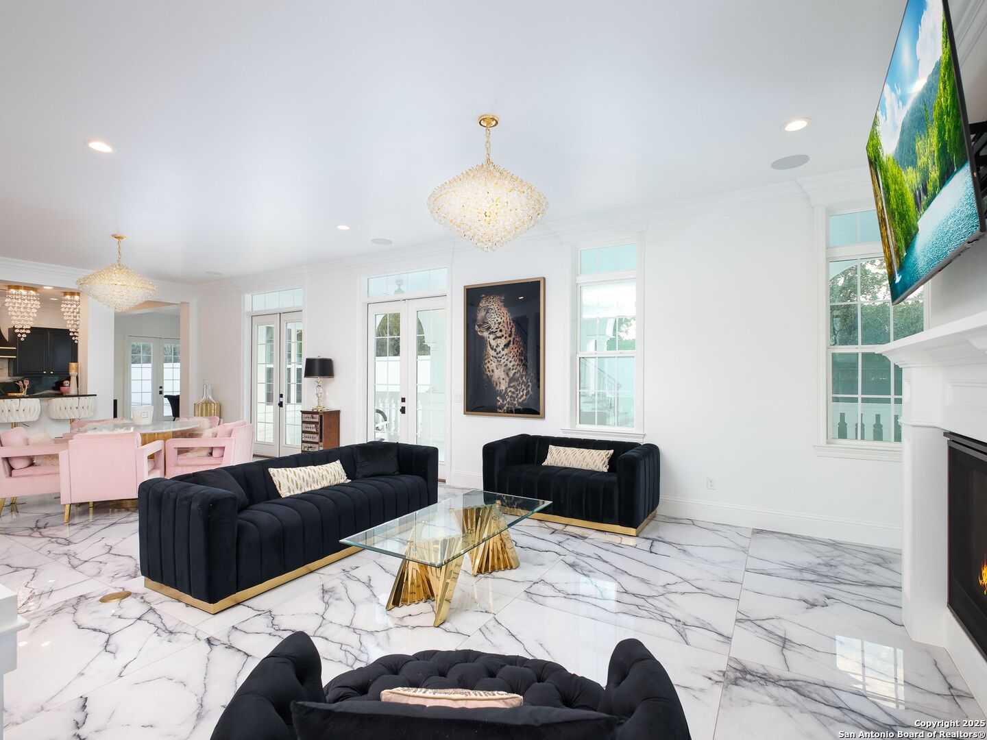 1077 W Mill