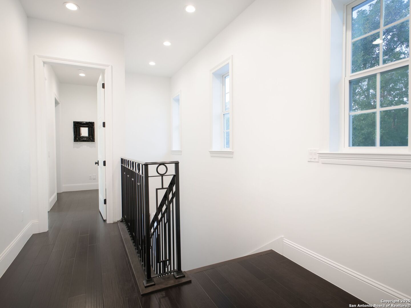 1077 W Mill