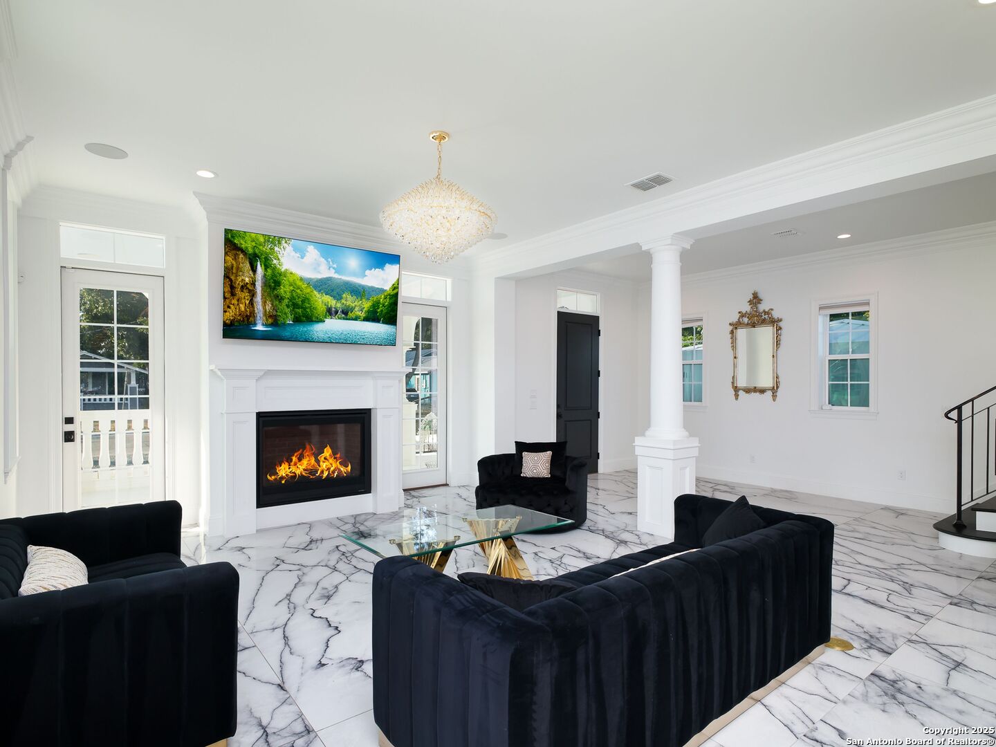 1077 W Mill