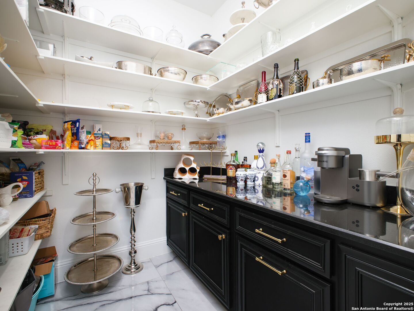 1077 W Mill