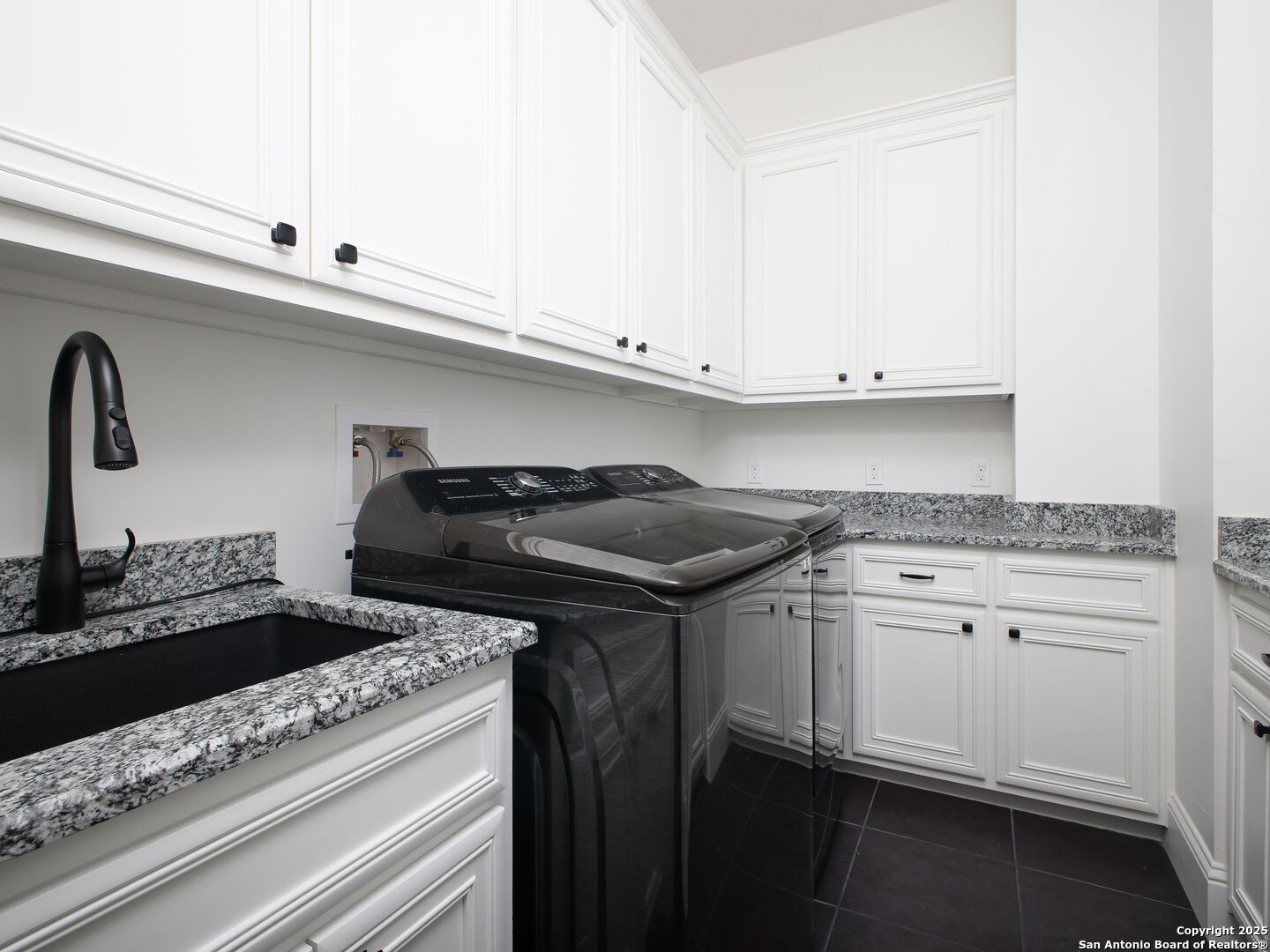 1077 W Mill