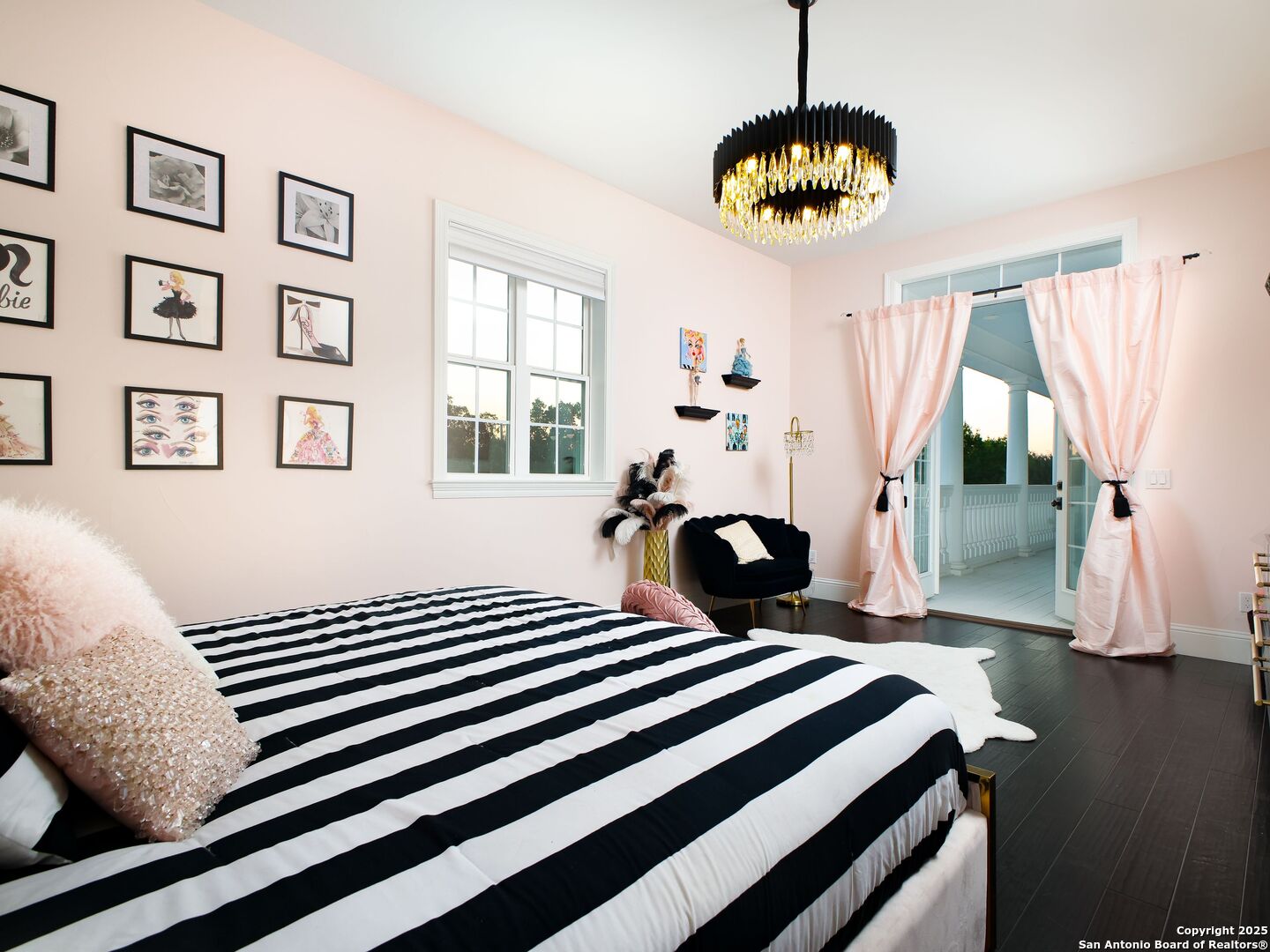 1077 W Mill