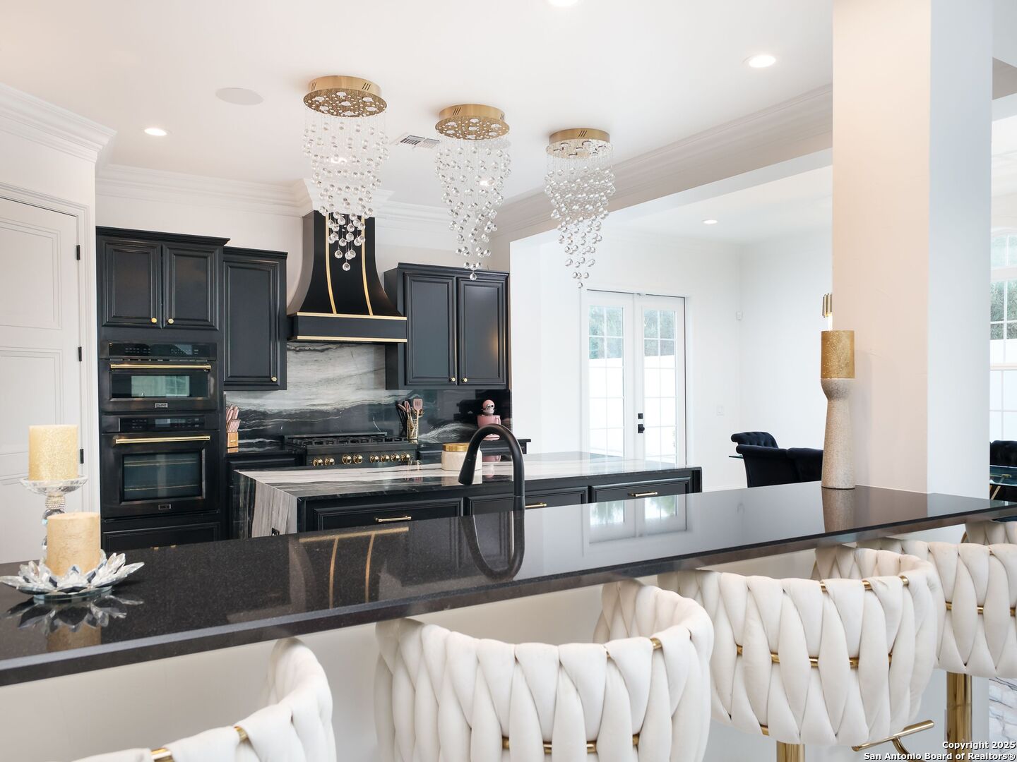 1077 W Mill