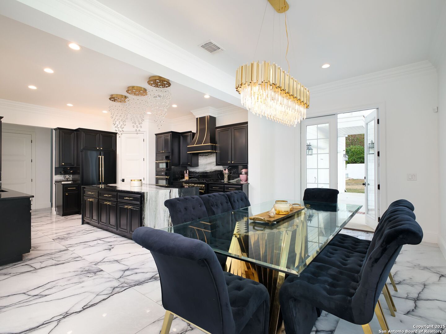 1077 W Mill