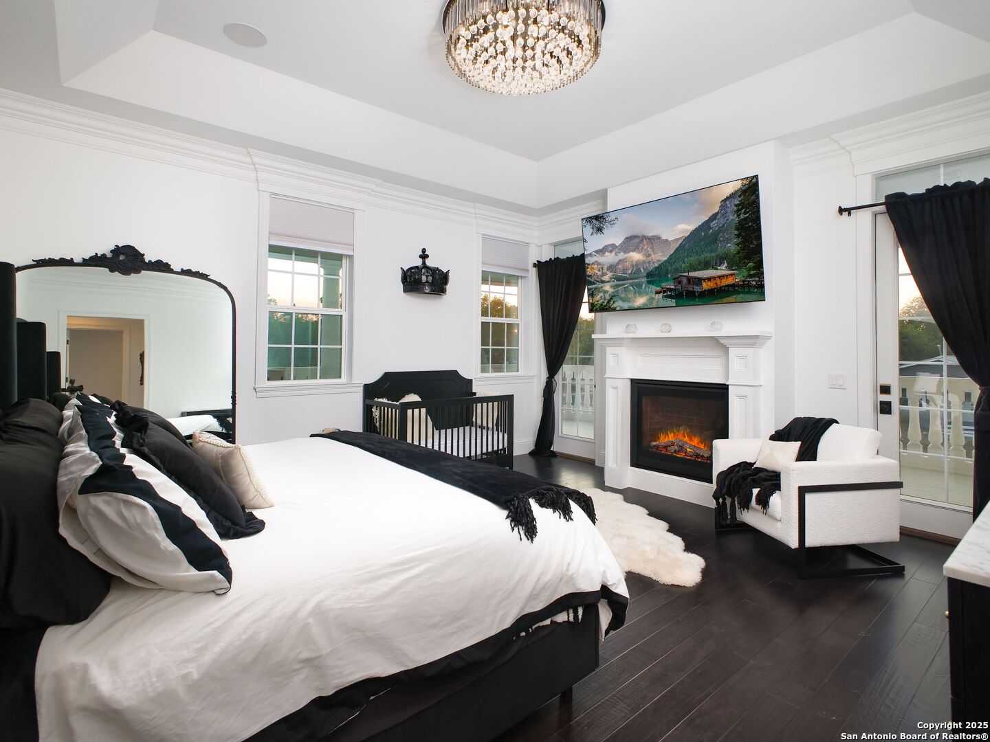 1077 W Mill