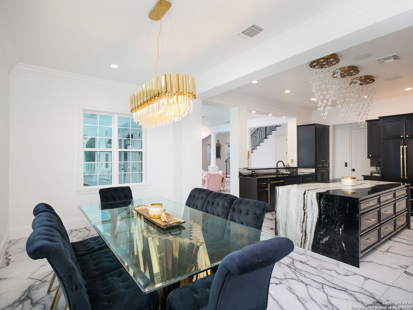 1077 W Mill