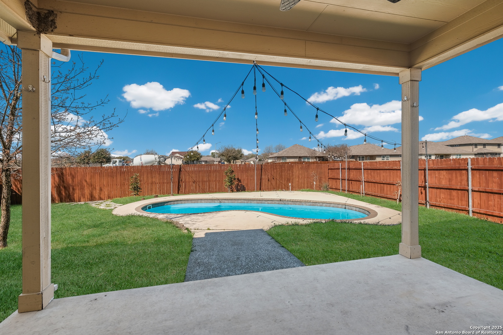 243 Creekview