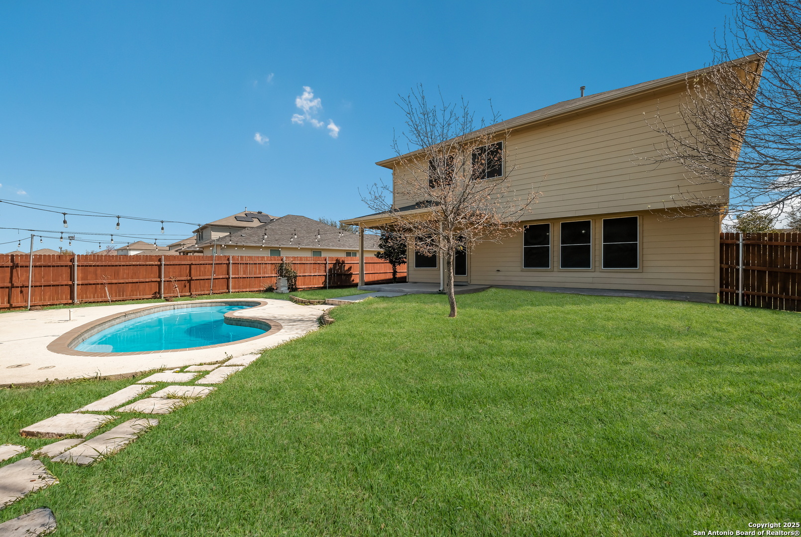 243 Creekview