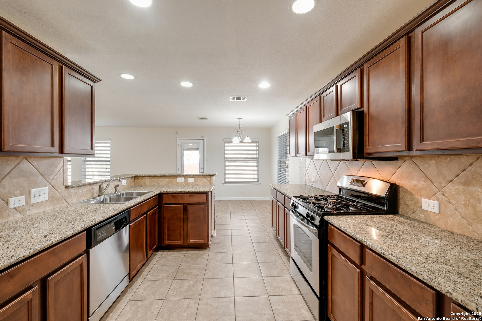 243 Creekview