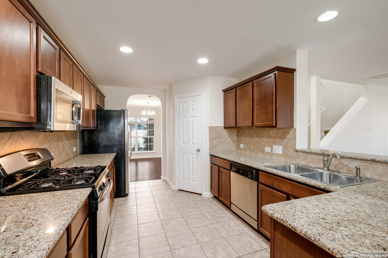 243 Creekview